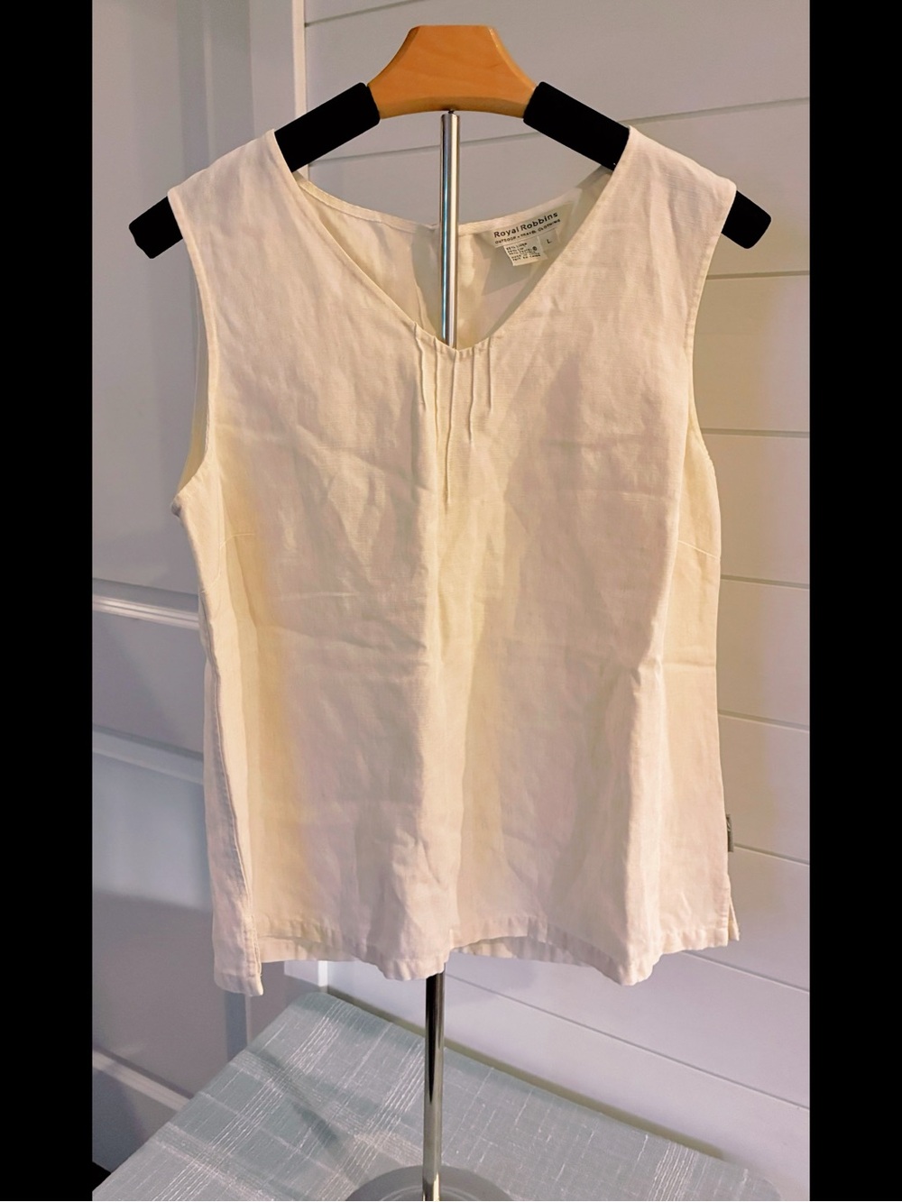 Royal Robbins Cream Sleeveless V-Neck Linen Tencel Tank Top